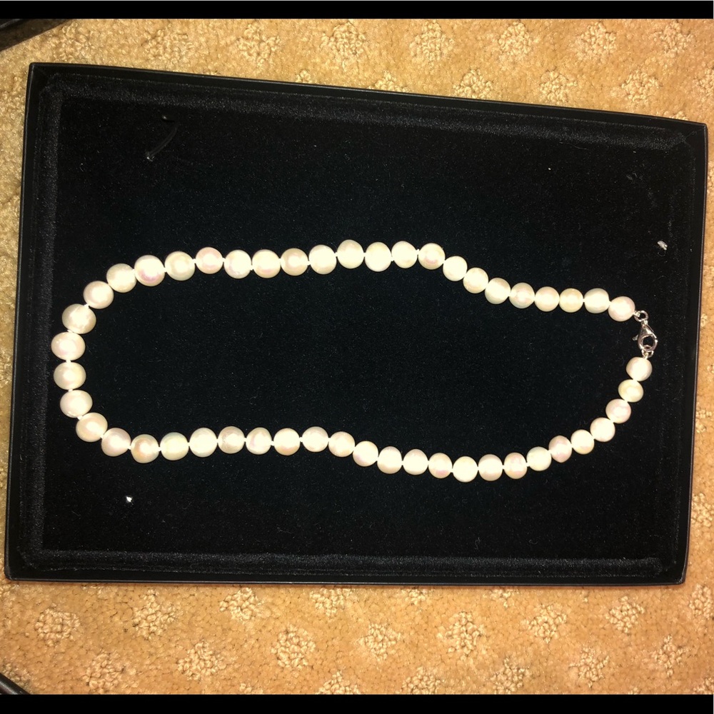R.H. Macy and Co fine jewelry pearl necklace